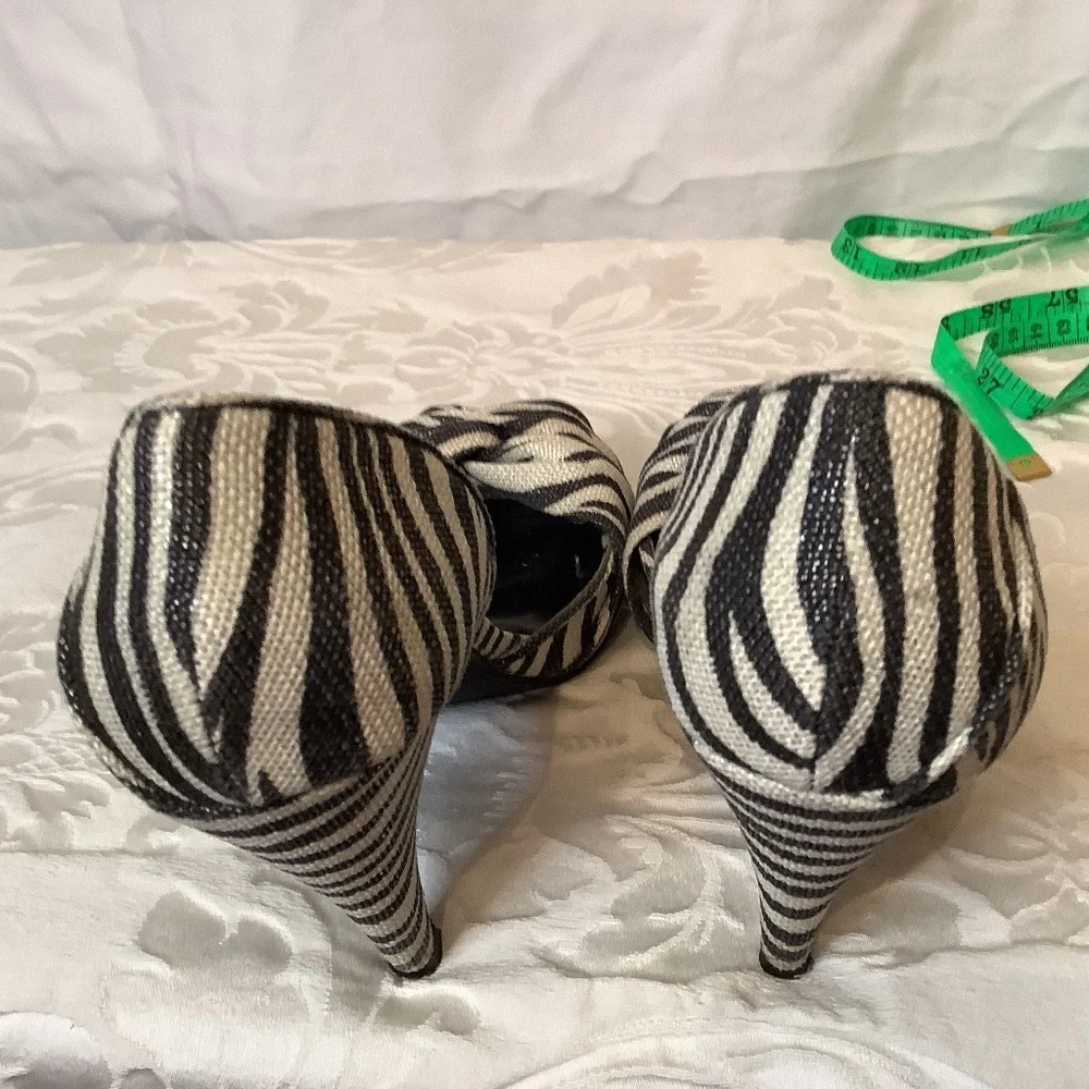 GUC Rocket Dog zebra animal‎ black white heels canvas